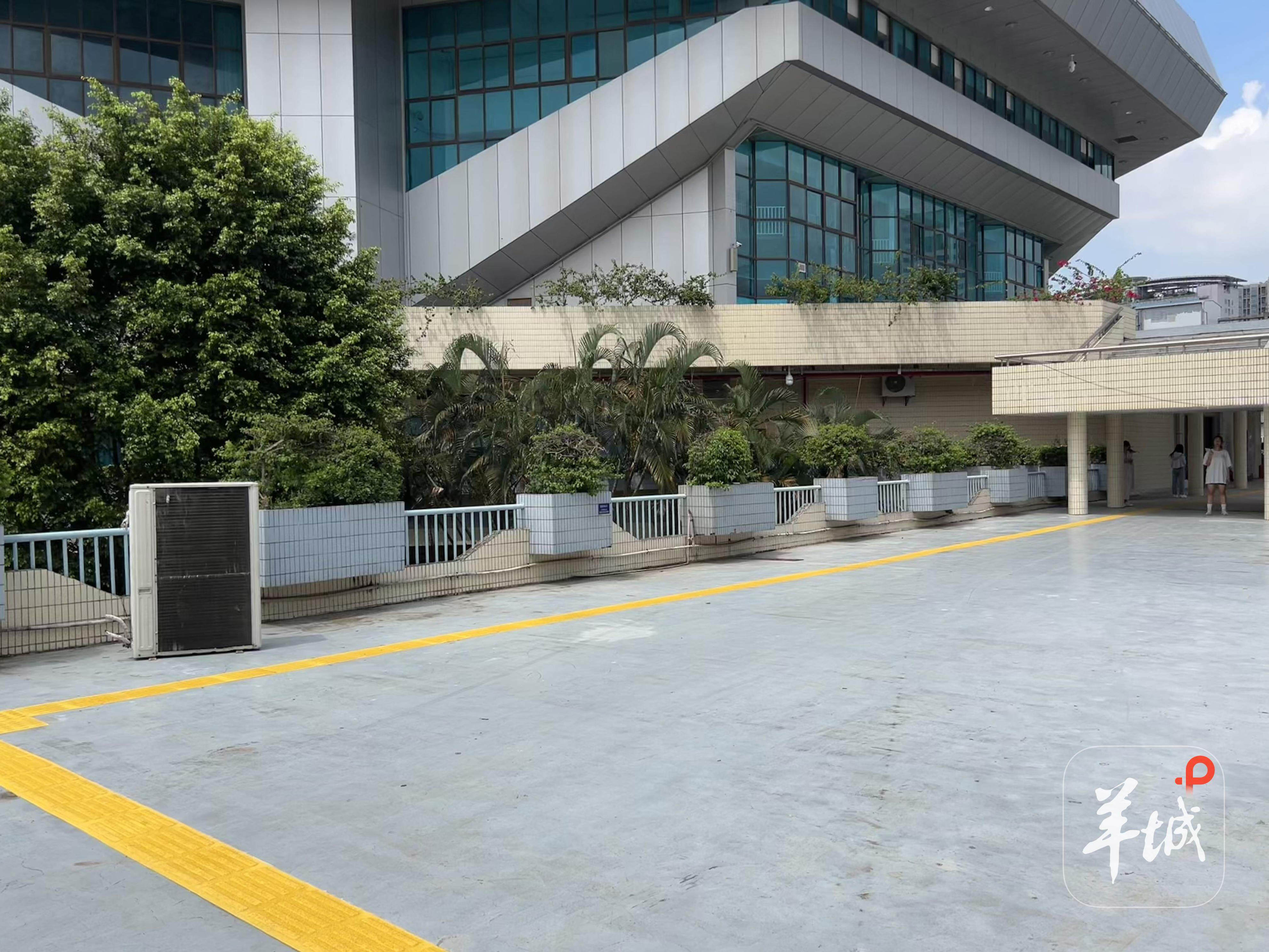 十五运会和, src, 地板